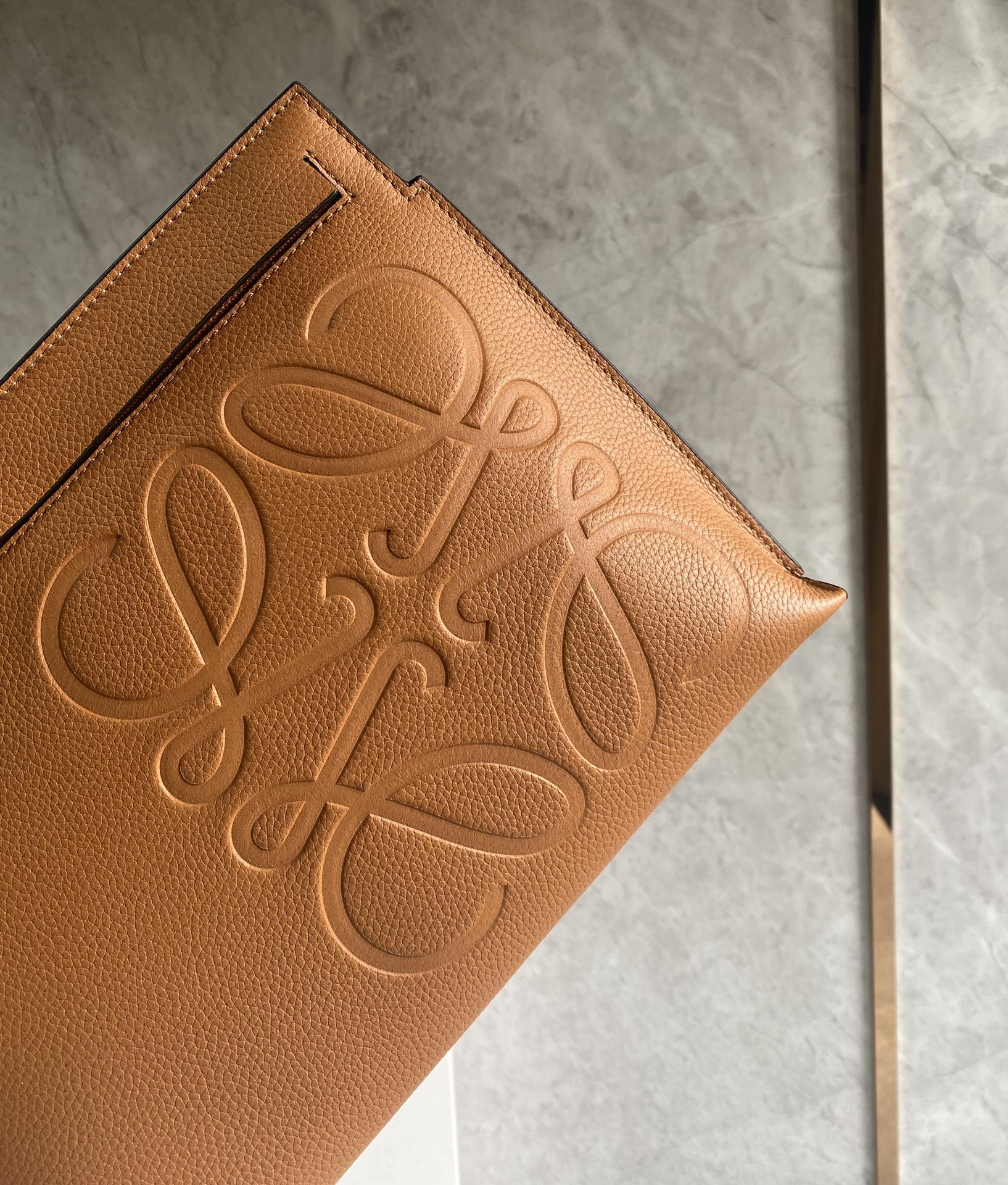 L0ew* pouch-29.5*20cm