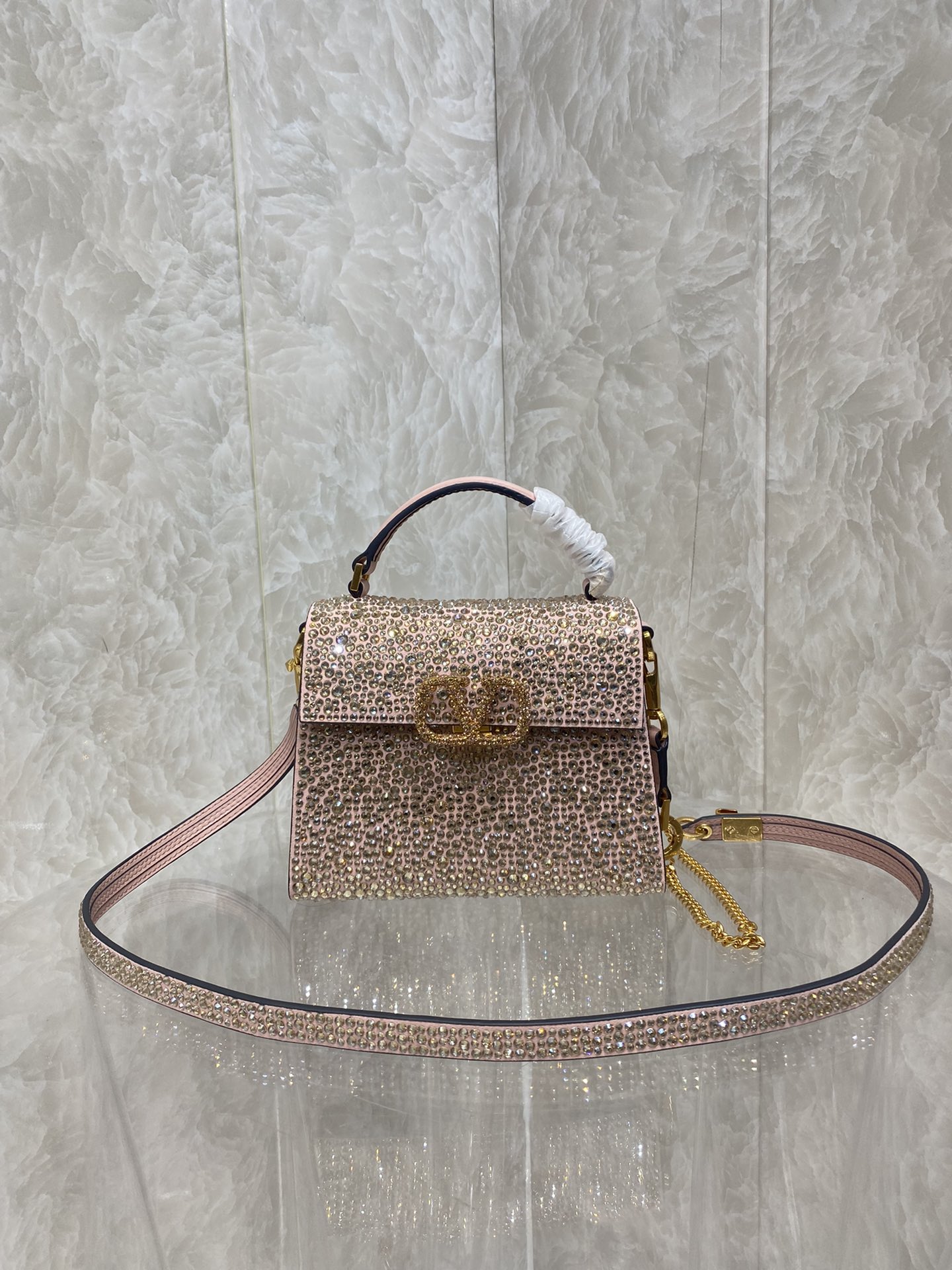 Va1e*ntin0 vlogo signature chain bag-19*13*9cm