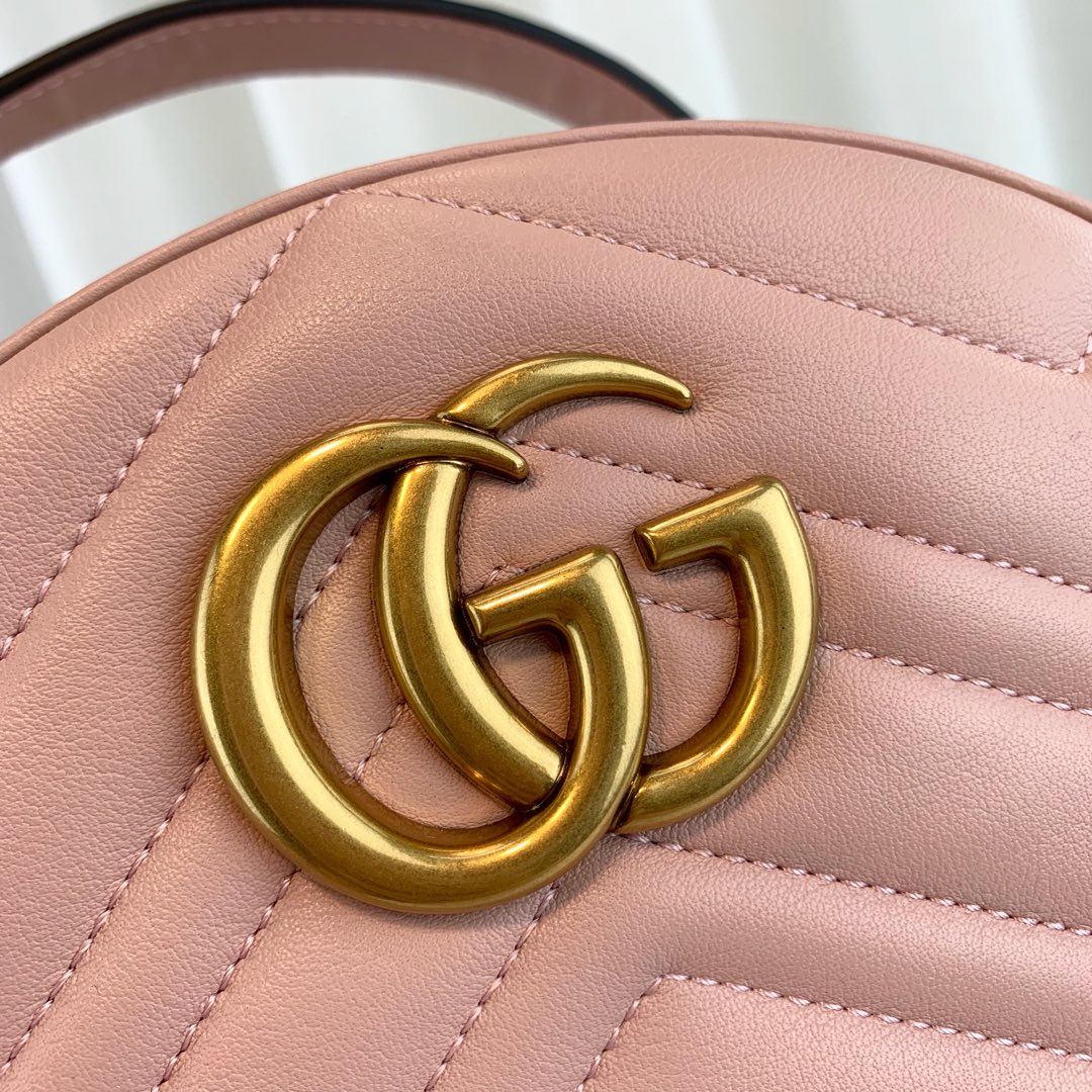 G*u*i backpack-22.5x26x11cm