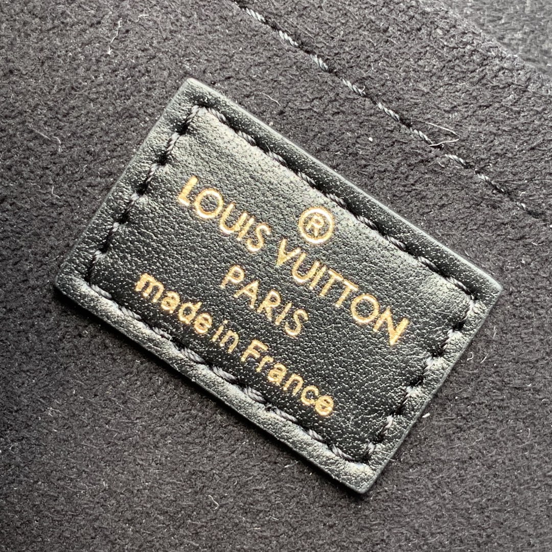 l0*is V*t0n padlock on strap-19x11×3cm