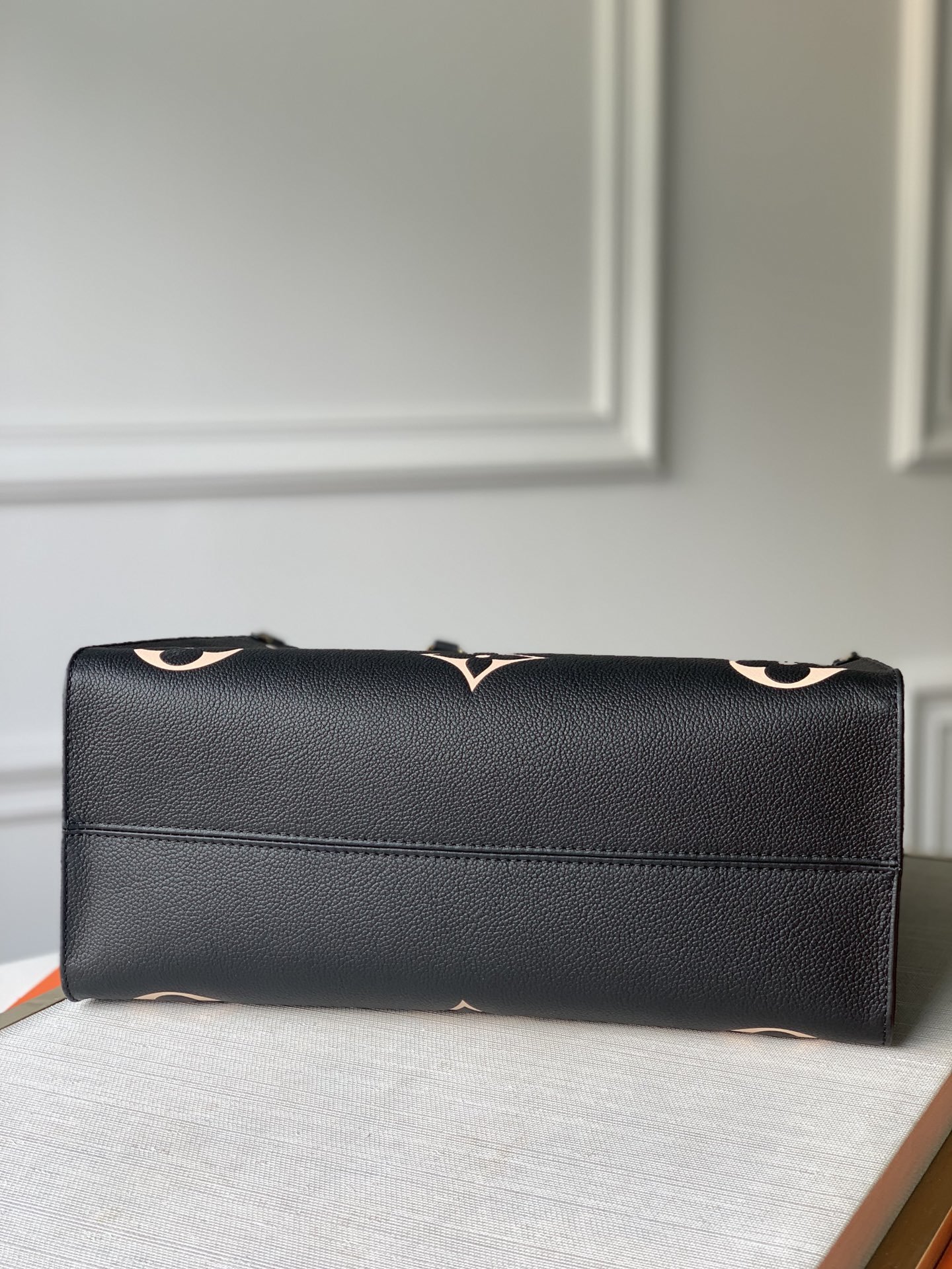 l0*is V*t0n small onthego handbag-35*28*15cm