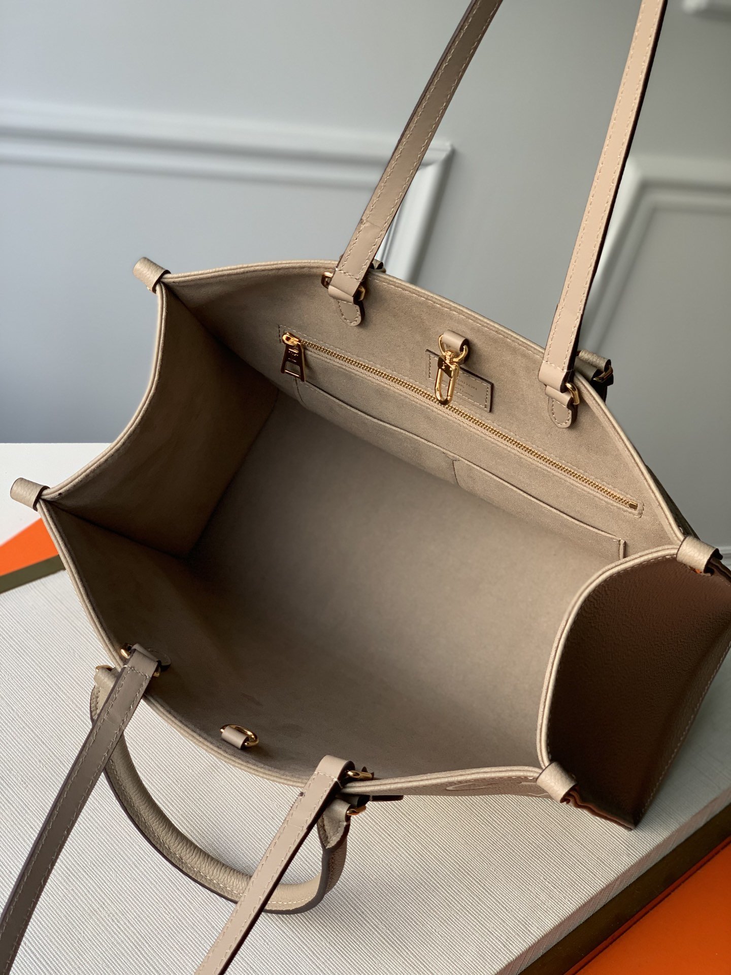 l0*is V*t0n small onthego handbag-35*28*15cm