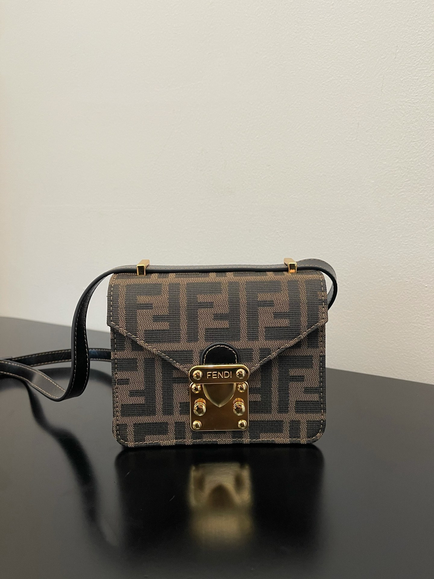 F**di vintage handbags-14.5x12x7cm