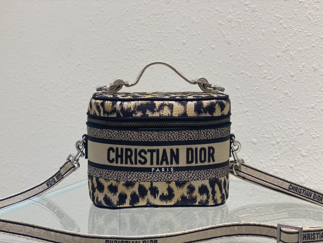 D*or cosmetic bag-18*.5*13*10.5cm
