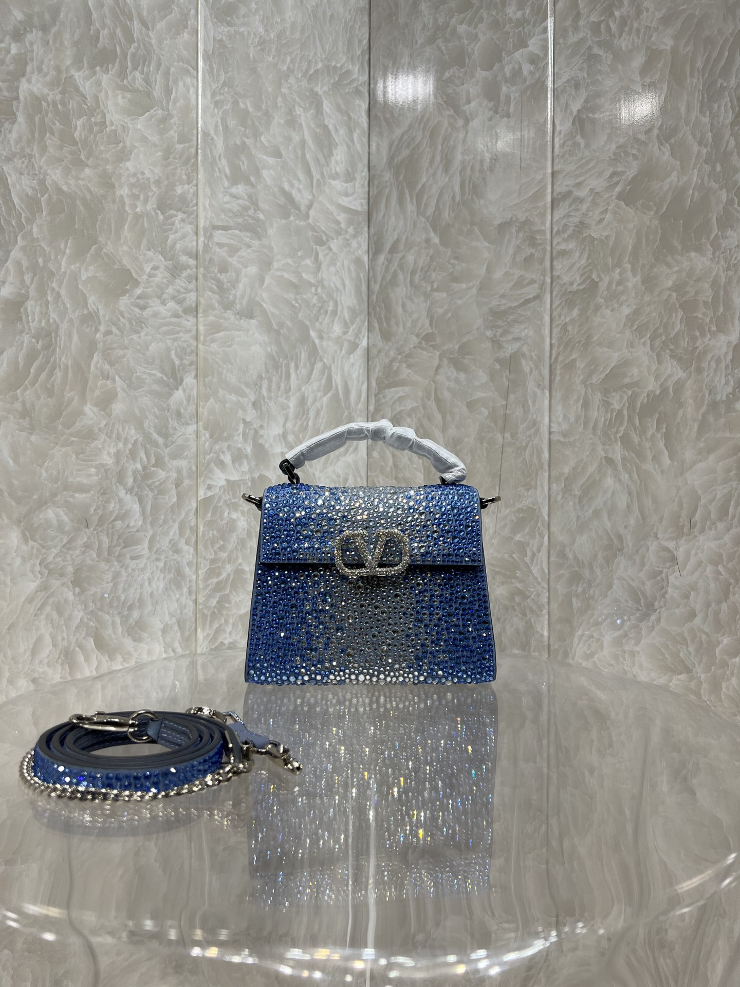 Va1e*ntin0 vlogo signature chain bag-19*13*9cm