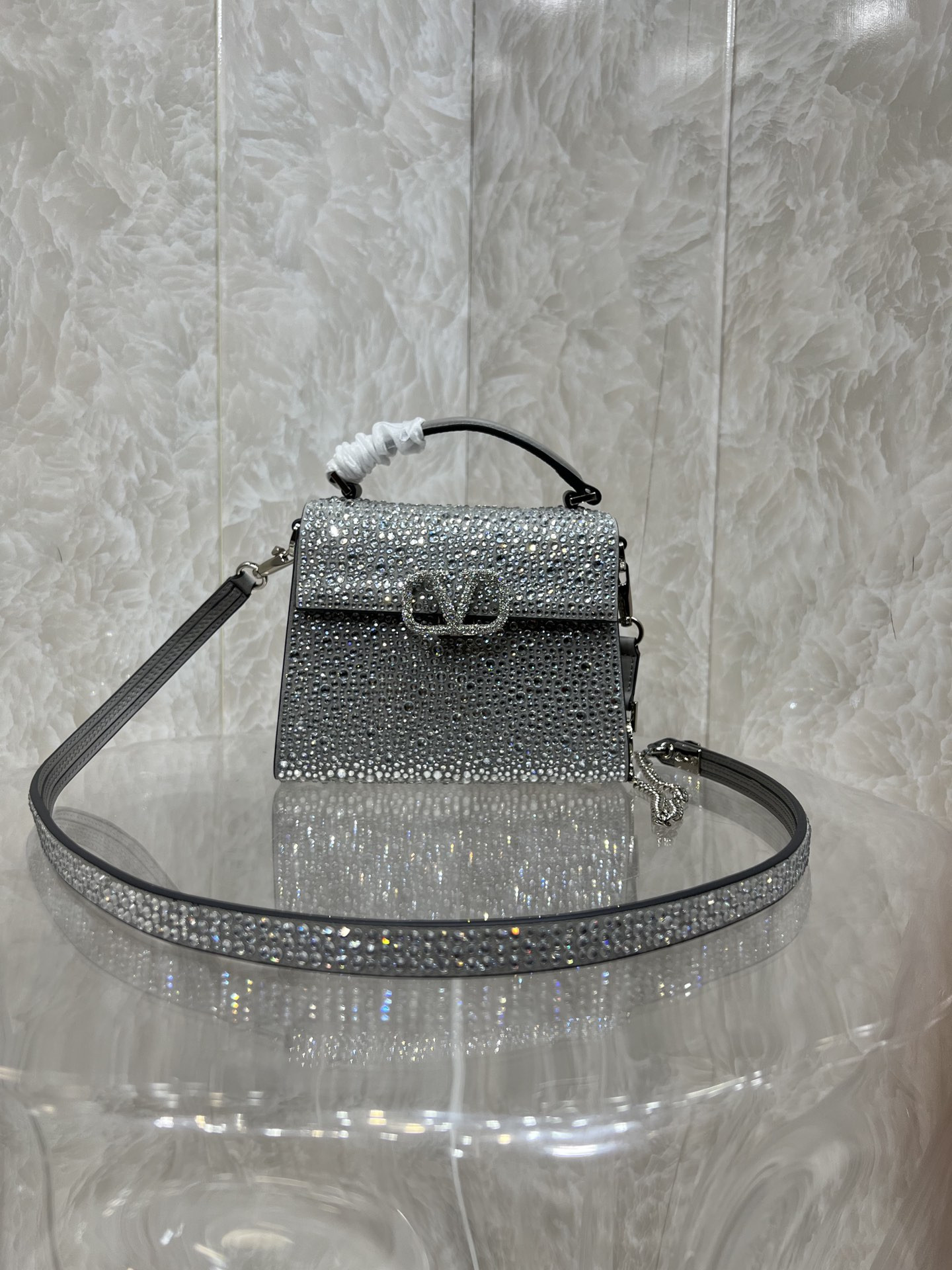 Va1e*ntin0 vlogo signature chain bag-19*13*9cm
