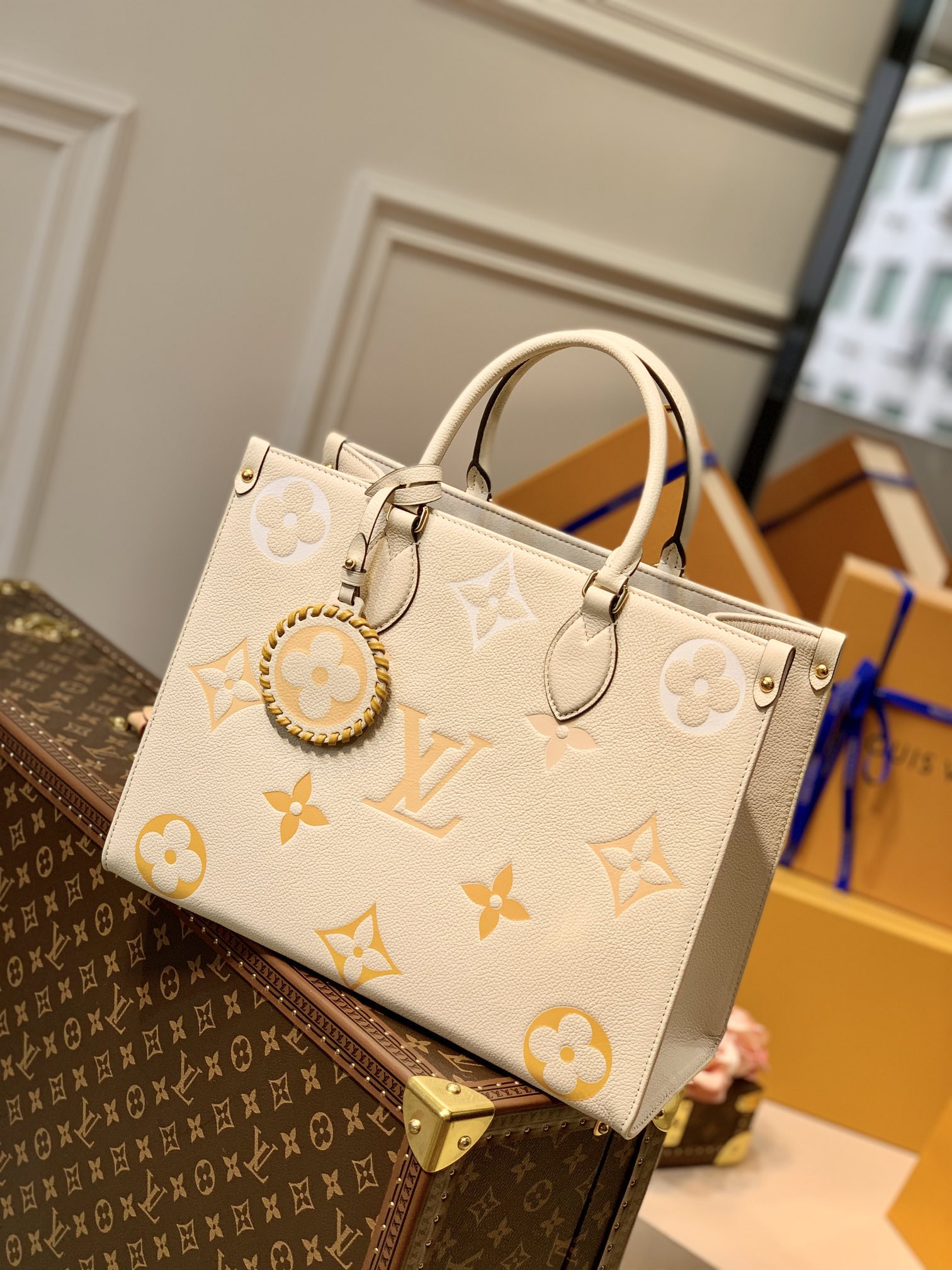 l0*is V*t0n by the pooll onthego handbag-35*27*14cm