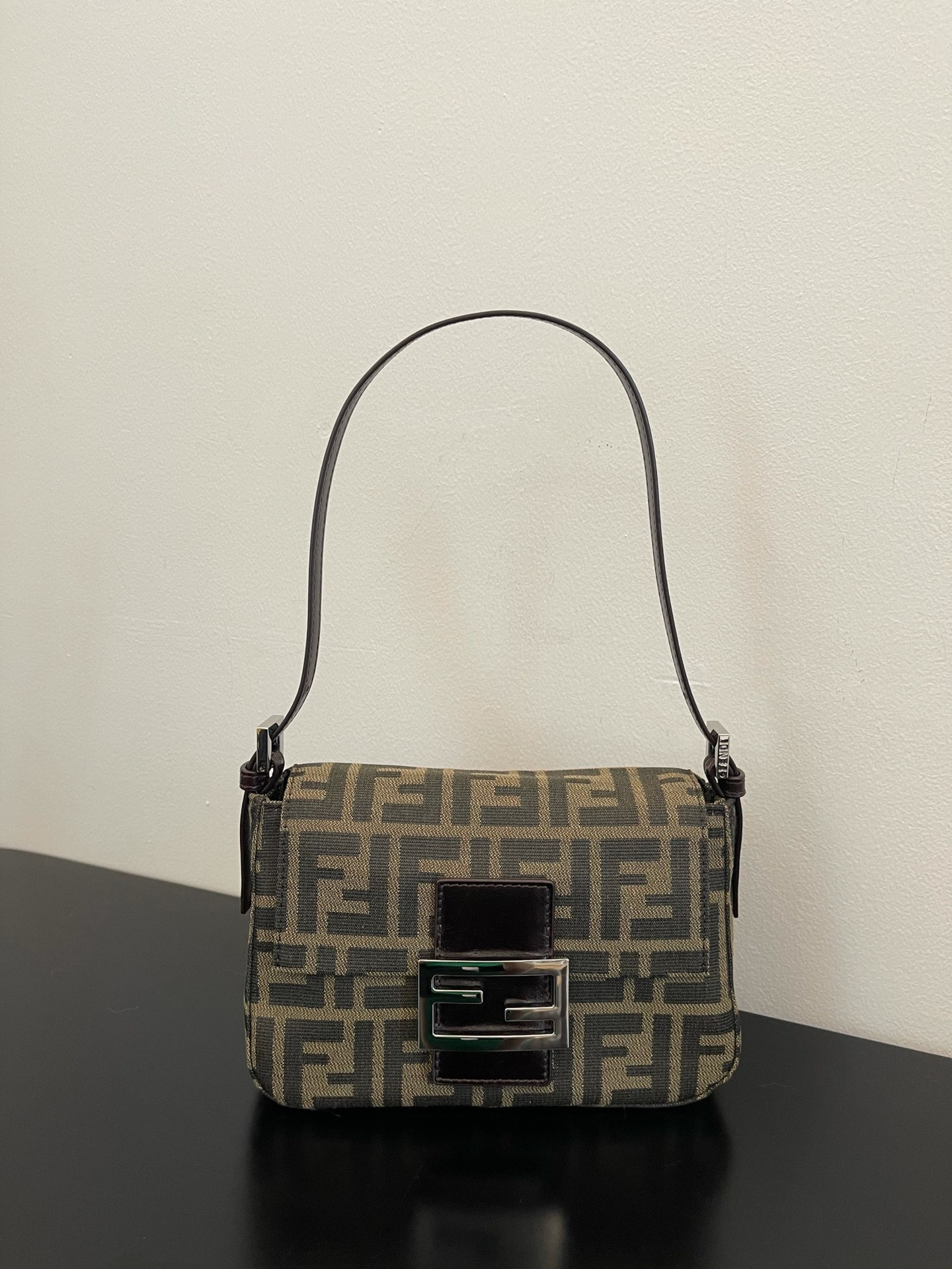 F**di small baguette bag-20x15x9cm