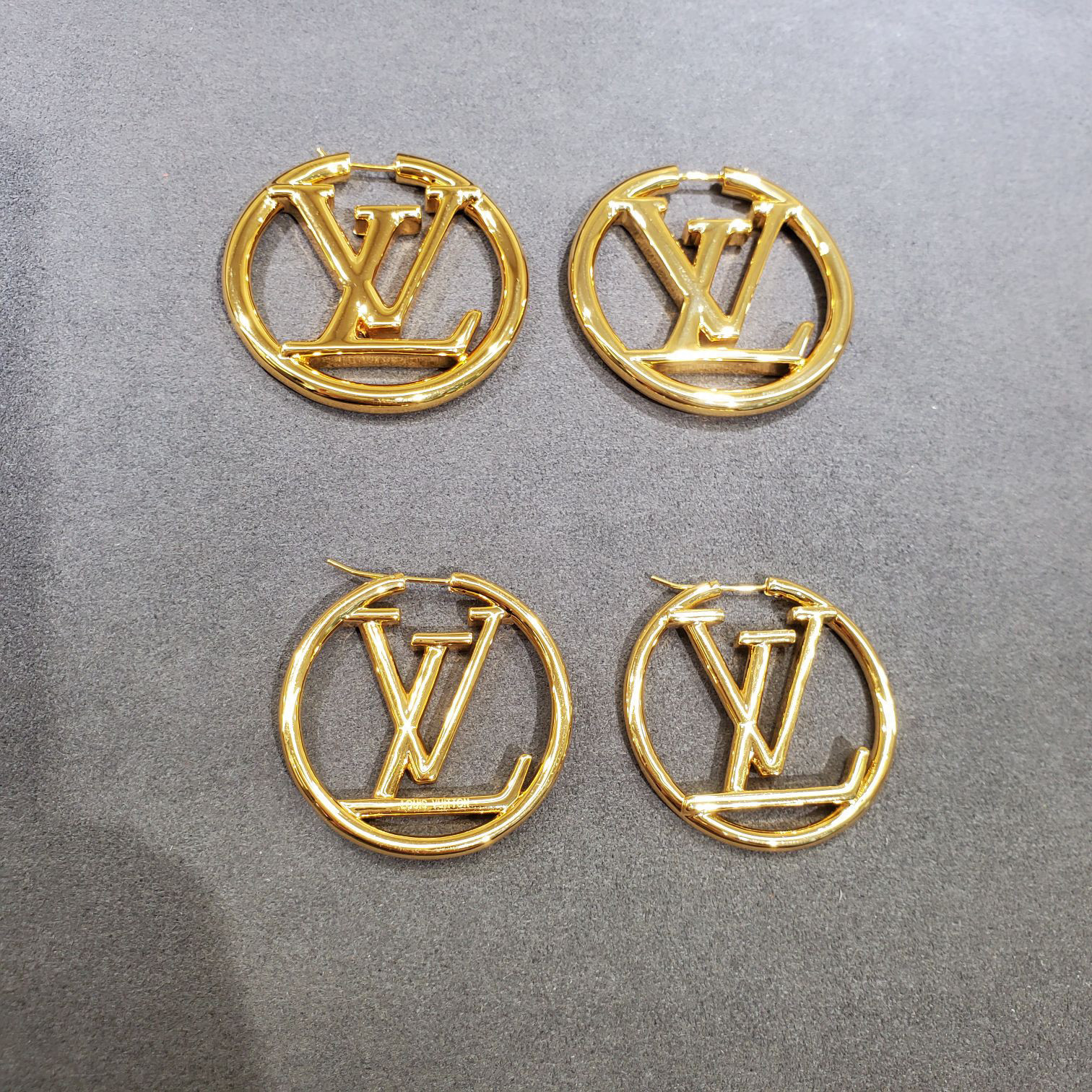 l0*is V*t0n earring