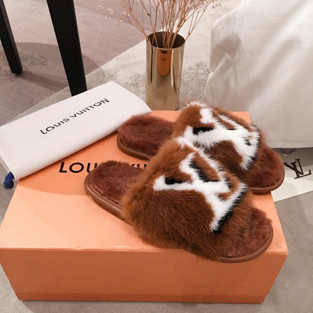 l0*is V*t0n slippers