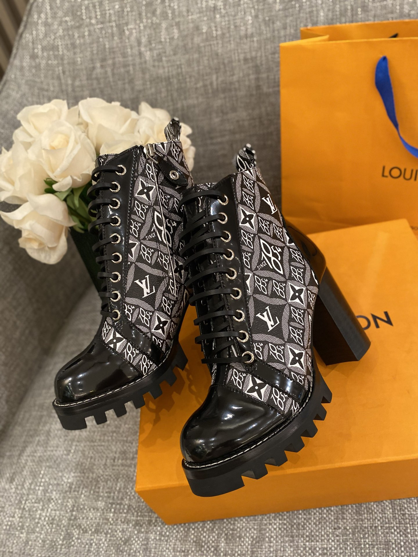 l0*is V*t0n boots