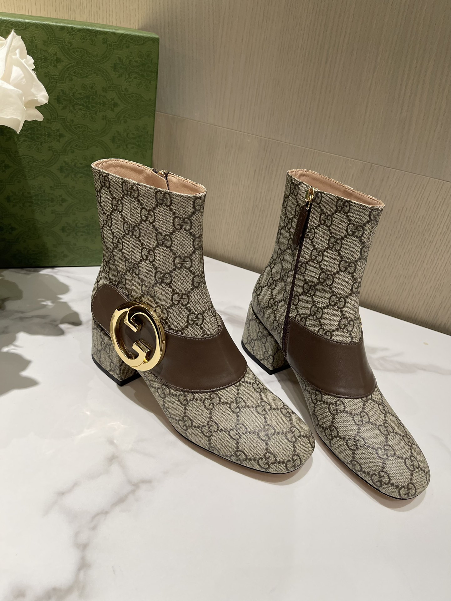 G*u*i boots