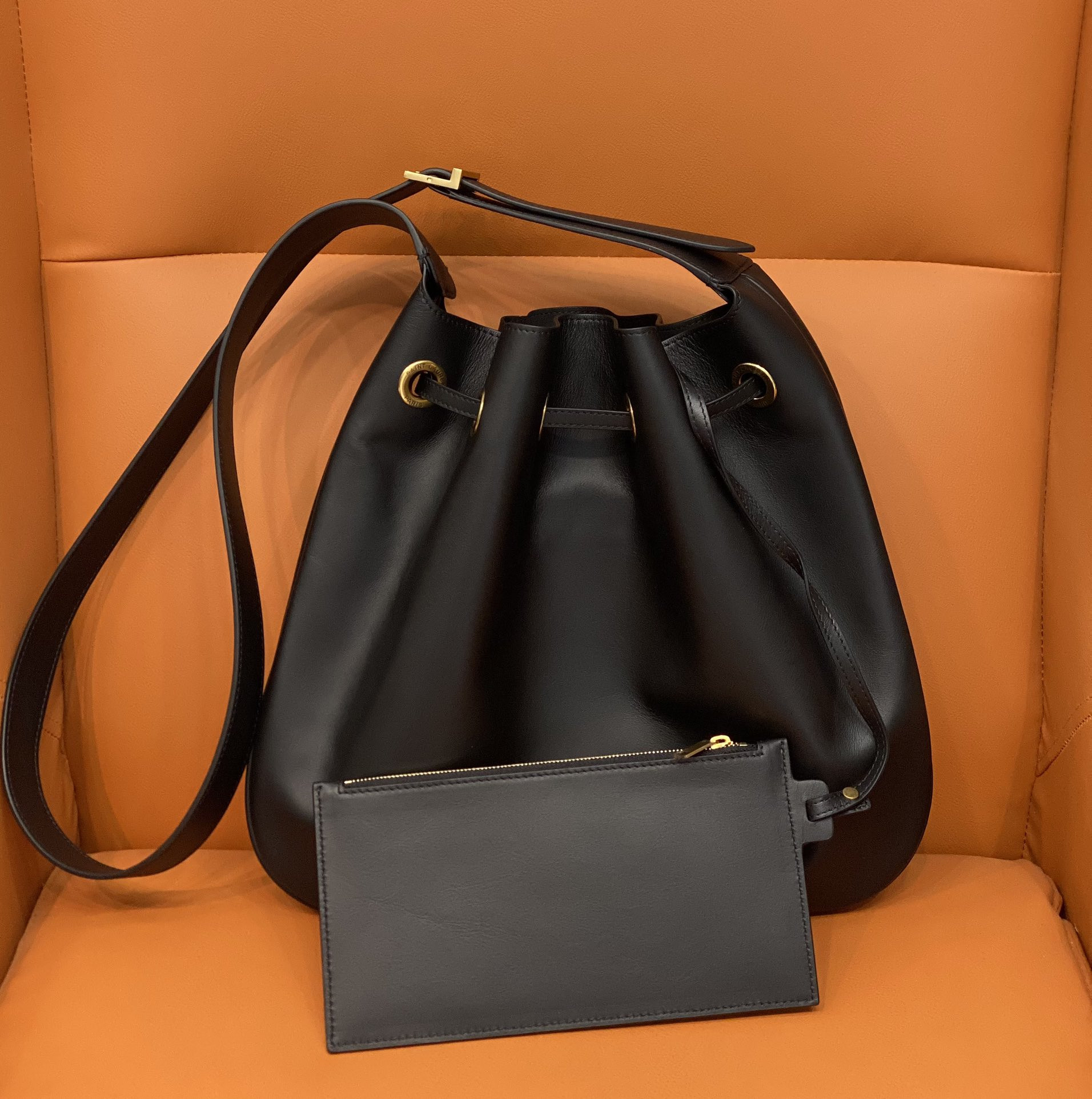 Y*L hobo bag-33×28×2.5cm