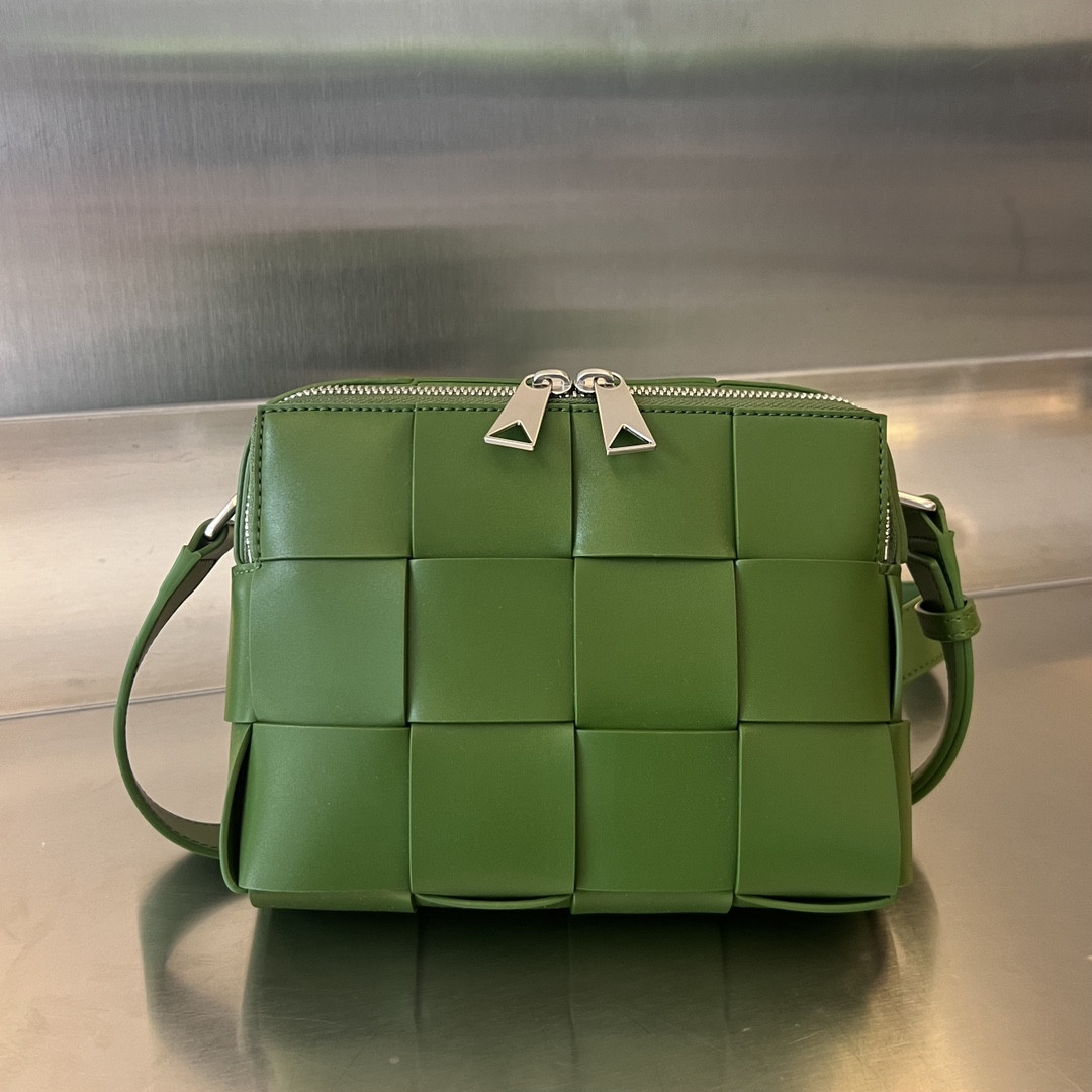 b0tte*a Ven*ta camera bag-20x15x5cm