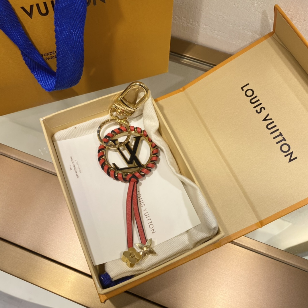 l0*is V*t0n bag charm