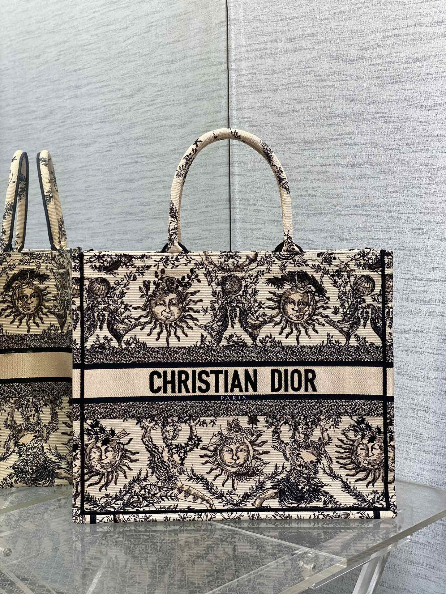 D*or book tote