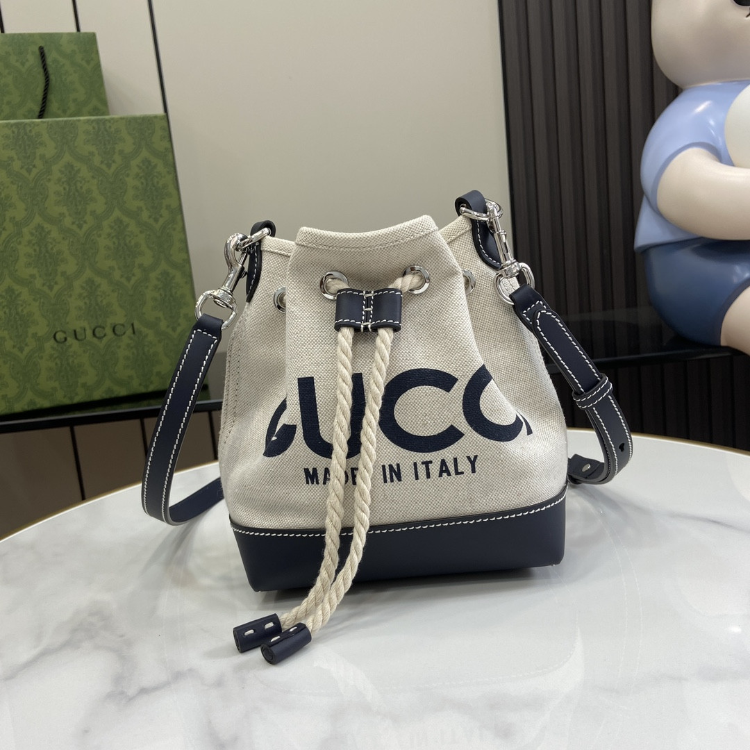 G*u*i backpack-16*21*11cm