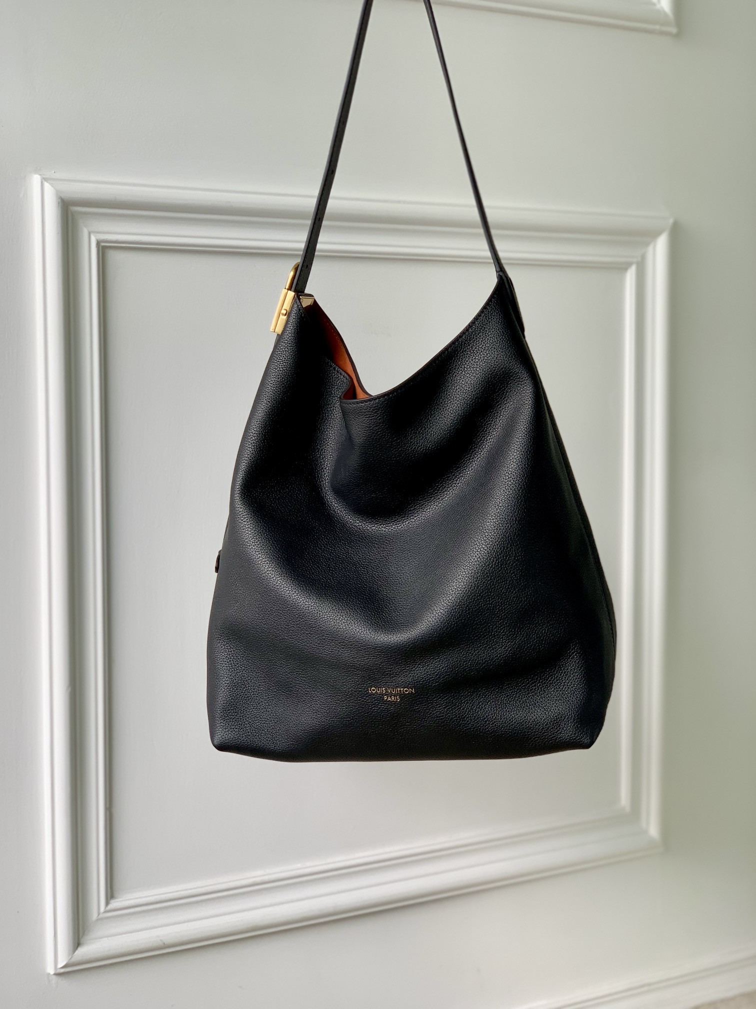 l0*is V*t0n low key hobo-m24856-31 x 35 x 18cm