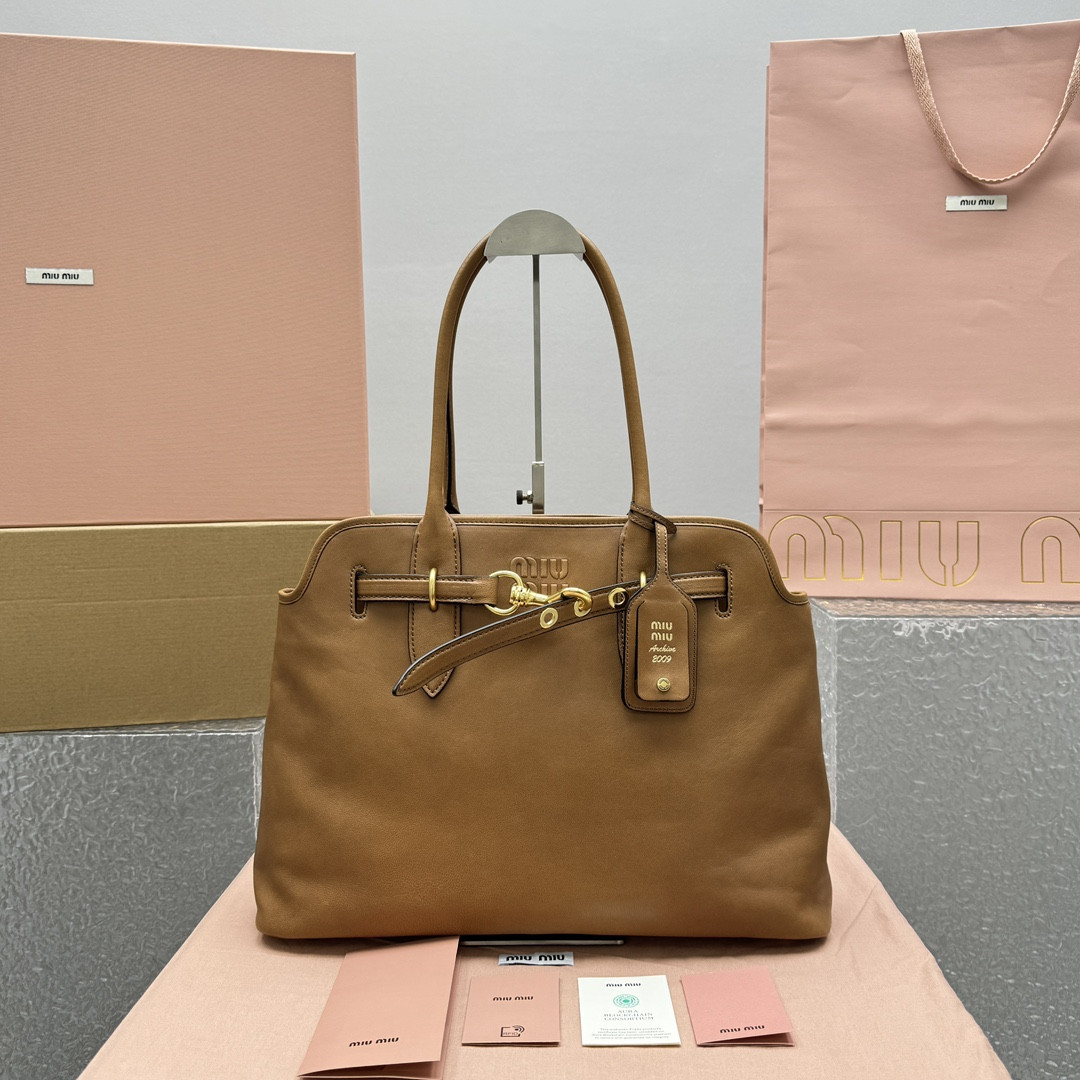 M*um*u aventure nappa tote-31x40x13cm