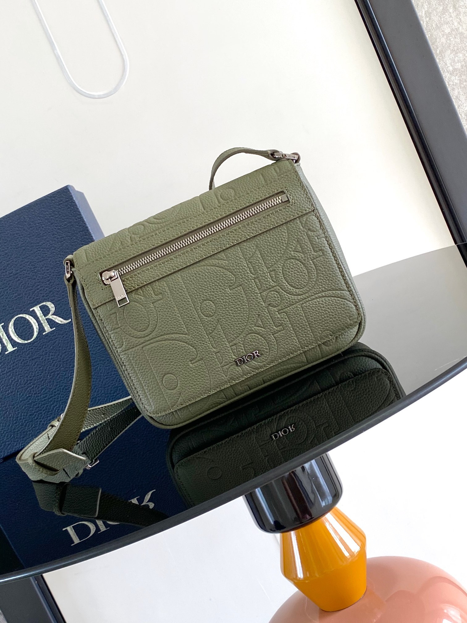 D*or men messenger bag-21 x 18 x 6cm