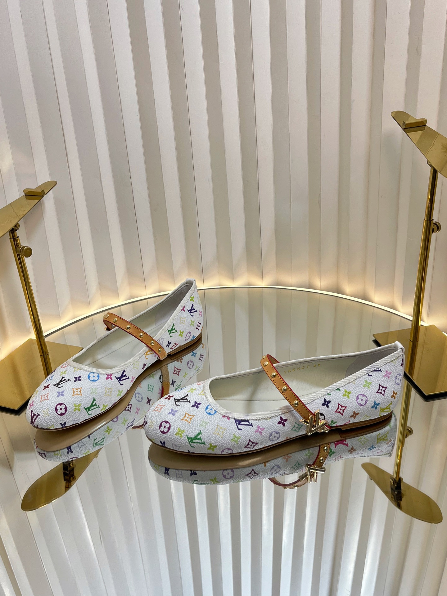 l0vis Vvtt0n romy flat ballerina takashi murakami white (women''s)