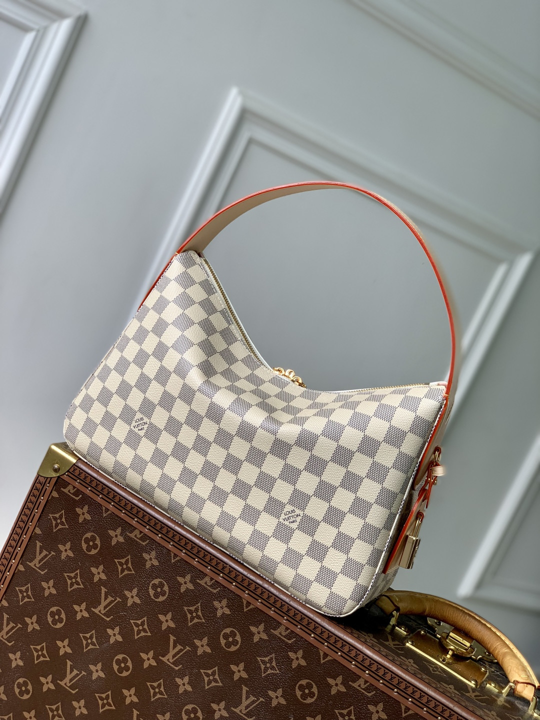 l0vis Vvtt0n slouchy bag-33 x 22 x 9cm