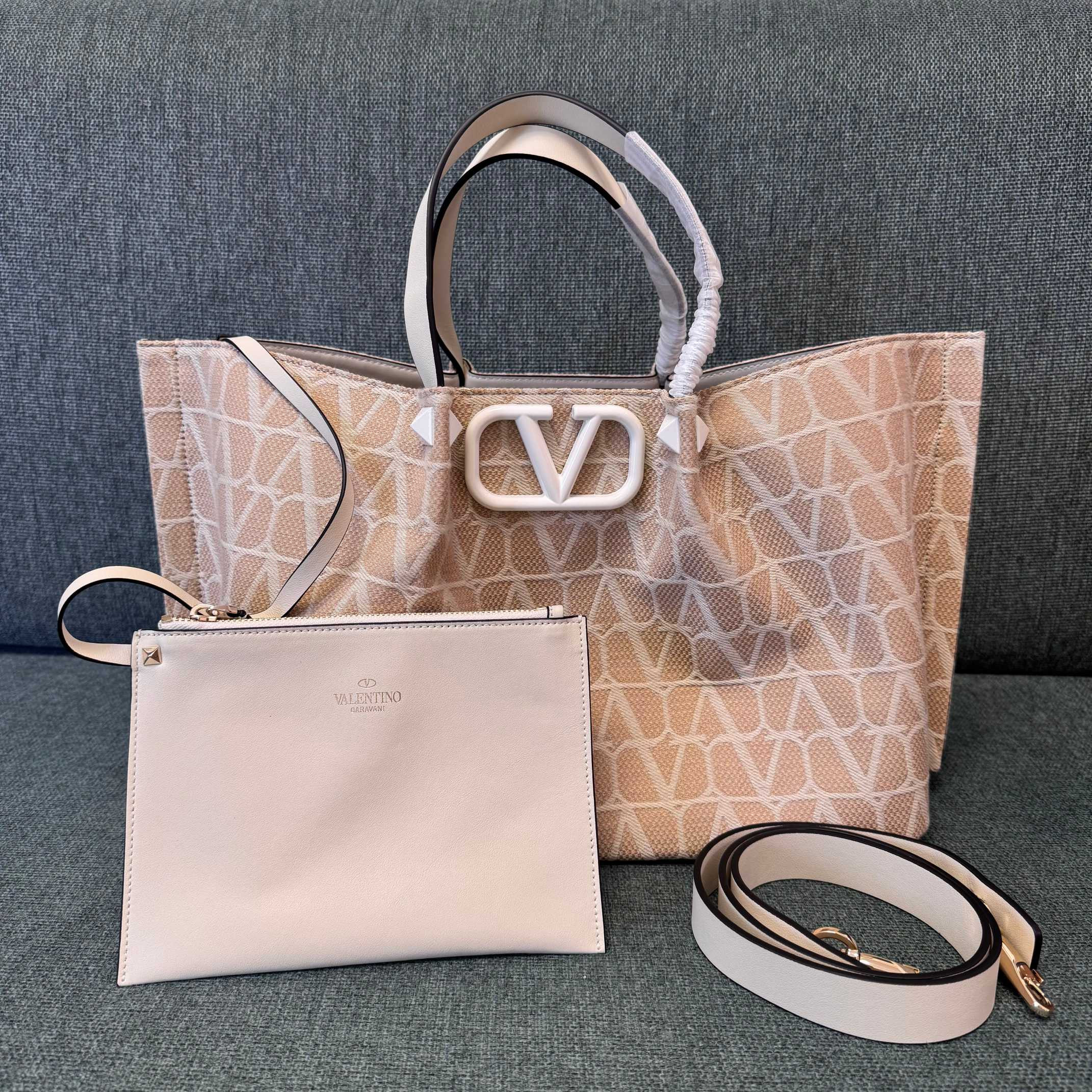 Va1e*ntin0 garavani toile iconographe raffia tote bag