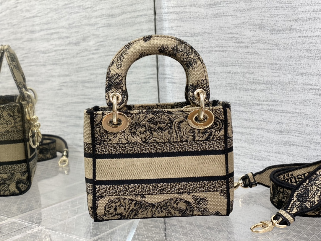 lady D*or-17*15*8cm