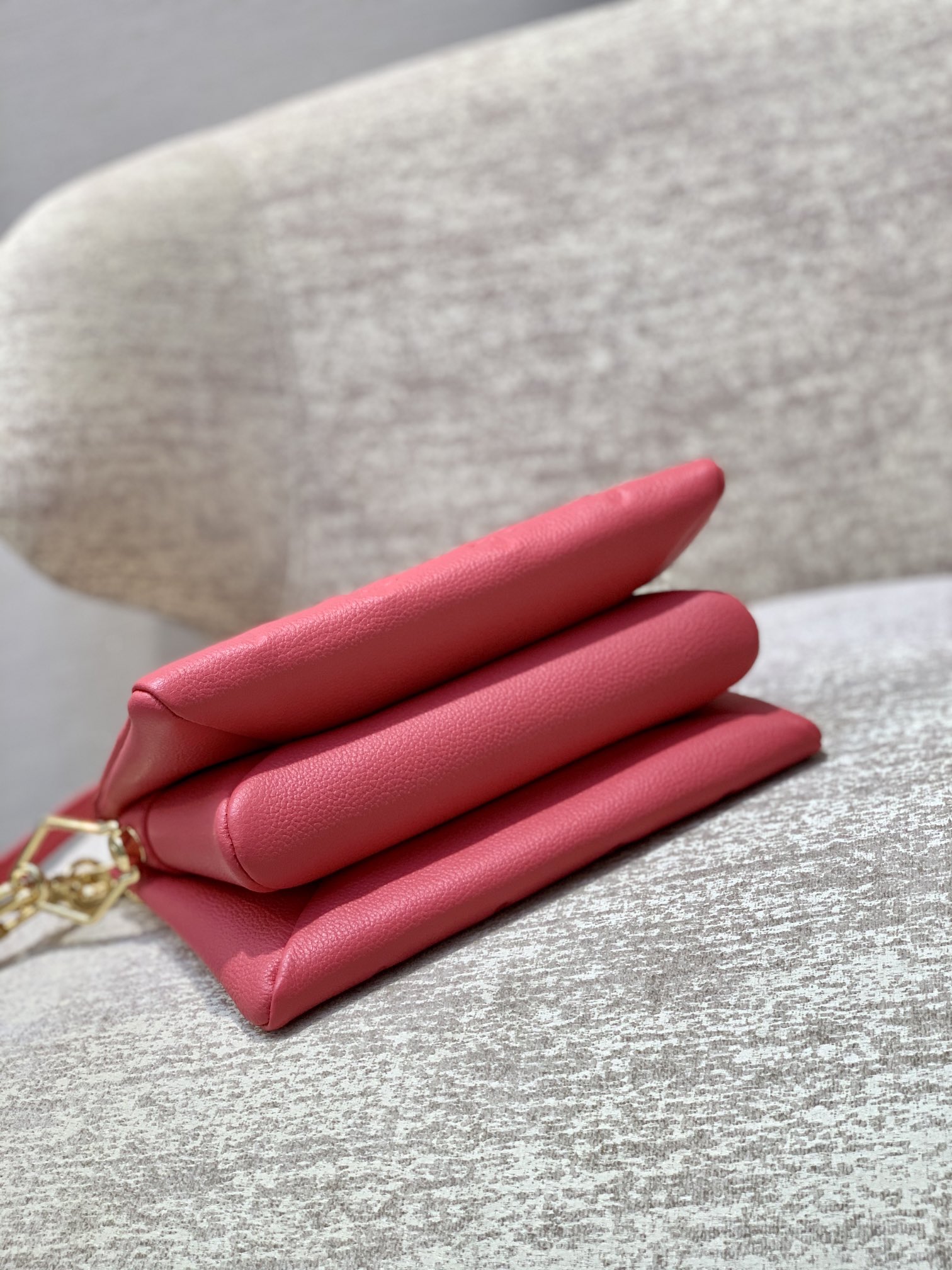 l0*is V*t0n coussin bb bag-21*16*7 cm