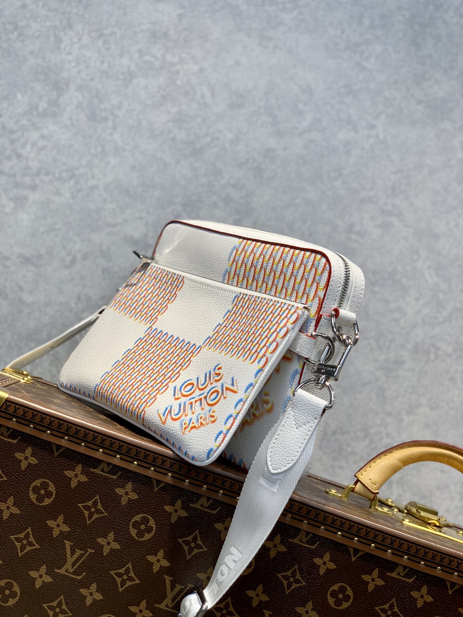 l0*is V*t0ntrio handbag-25*18.5*7cm