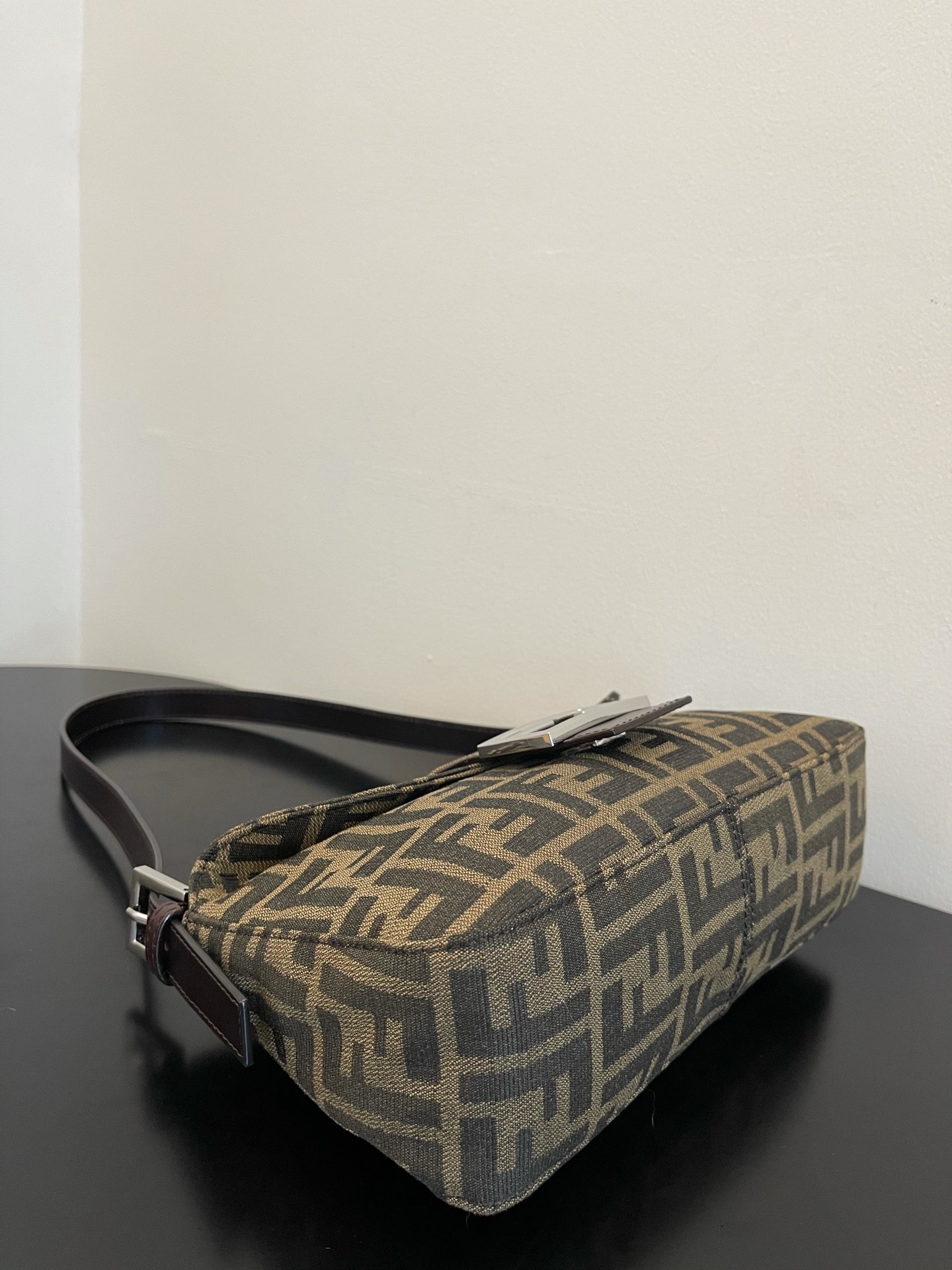 F**di vintage handbags-26x13x8cm
