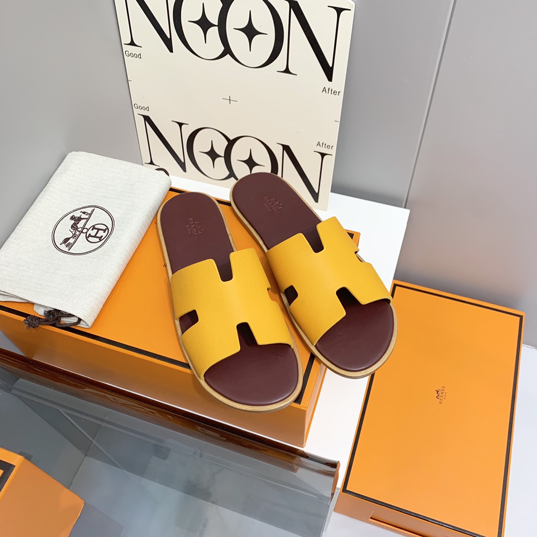 H**mes sandals