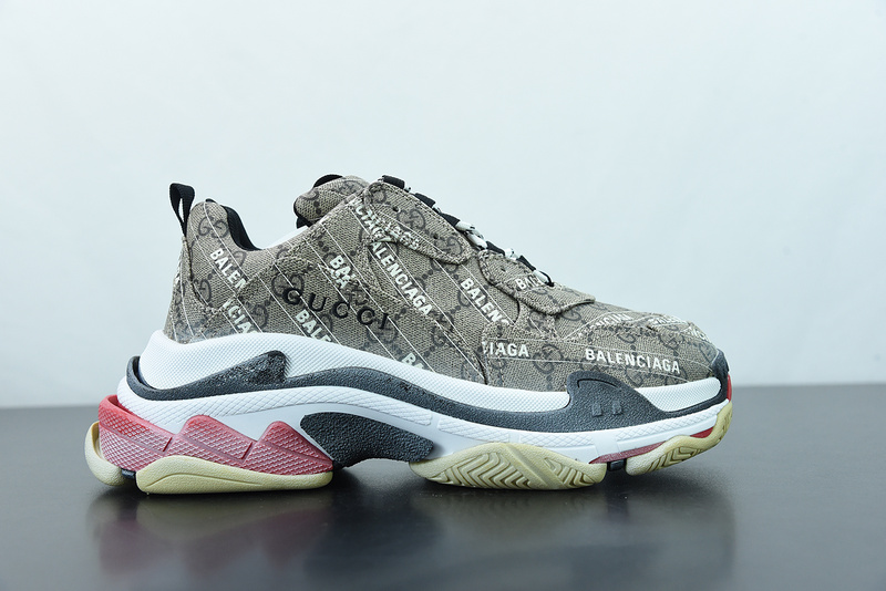 Ba*len*cia*ga triple s