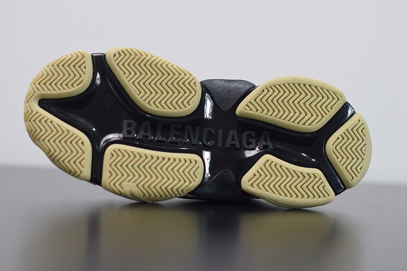 Ba*len*cia*ga triple s