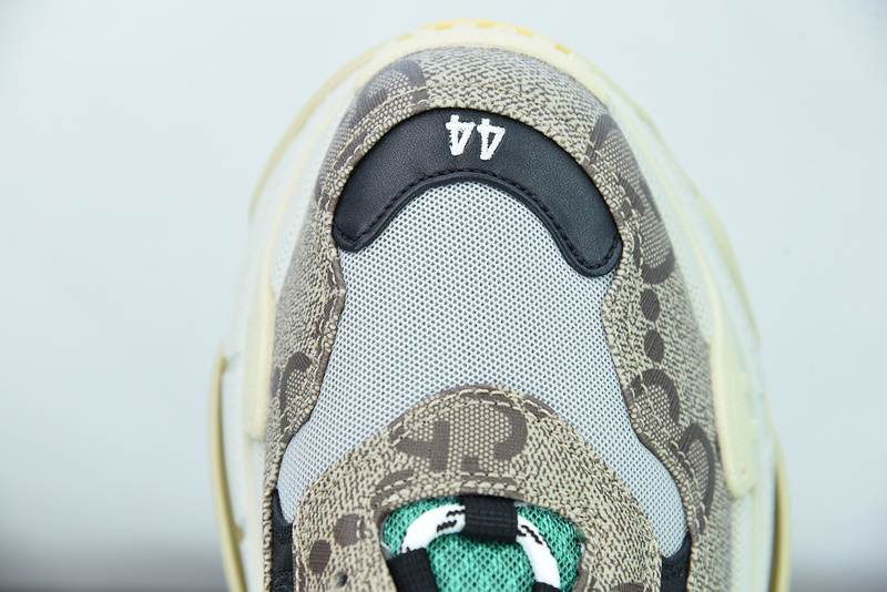 Ba*len*cia*ga triple s