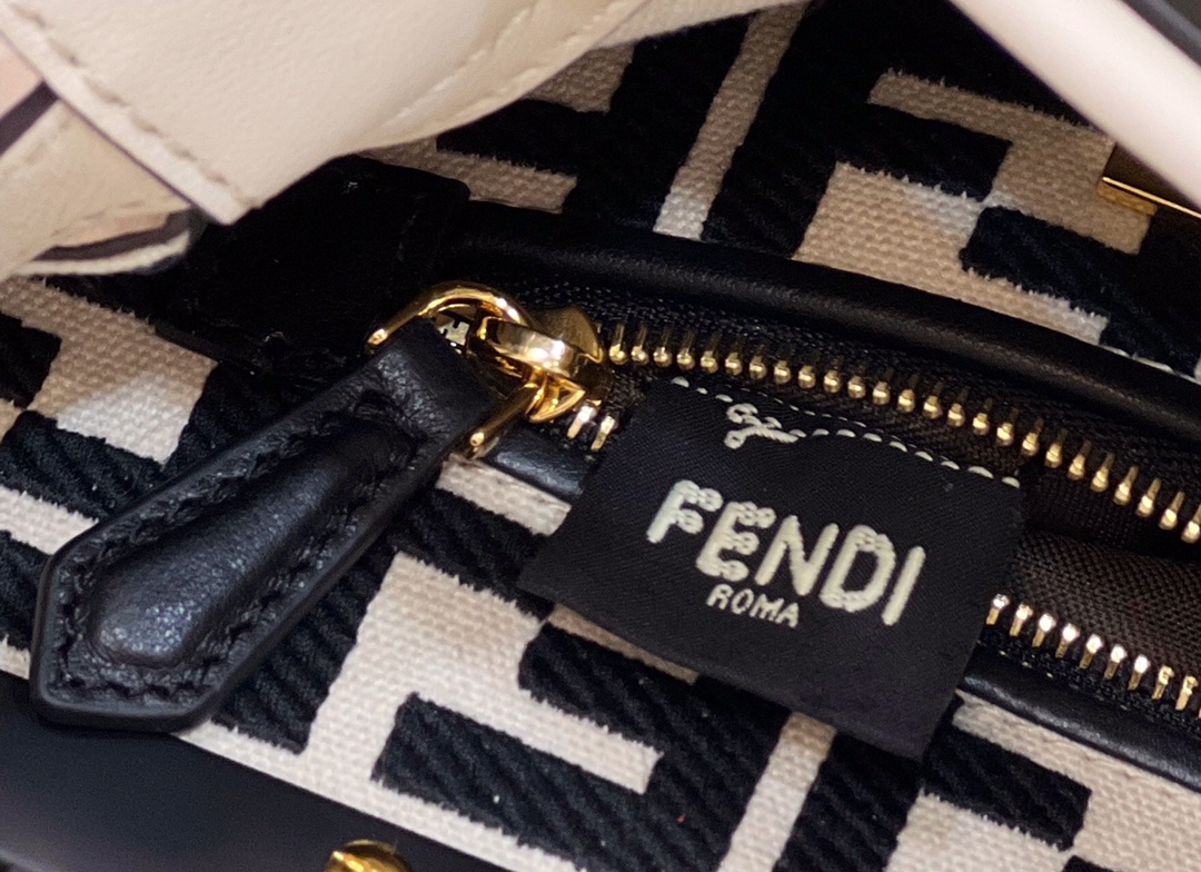 F**di peekabootote-24×7×19cm