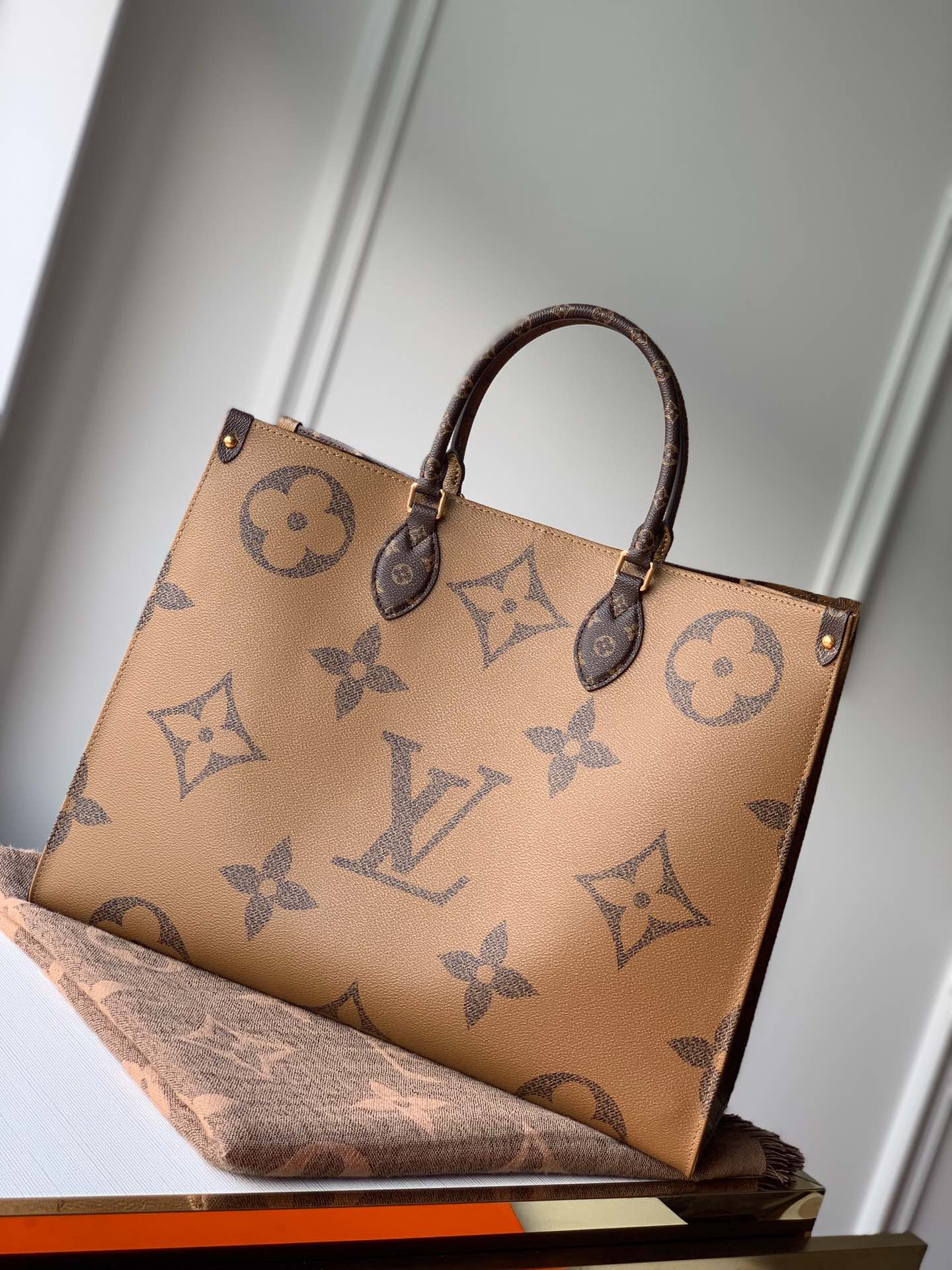 l0*is V*t0n onthego handbag-41*34*19cm(brown strap)