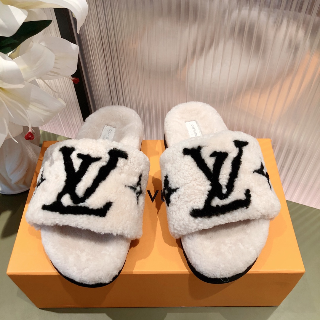 l0*is V*t0n slippers