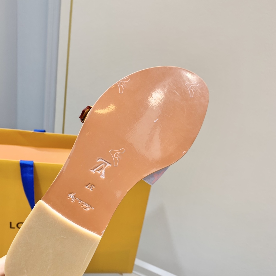 l0*is V*t0n slippers
