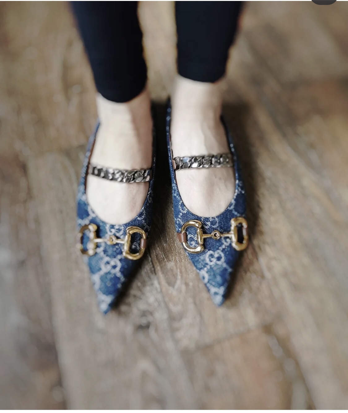 G*u*i flap shoes