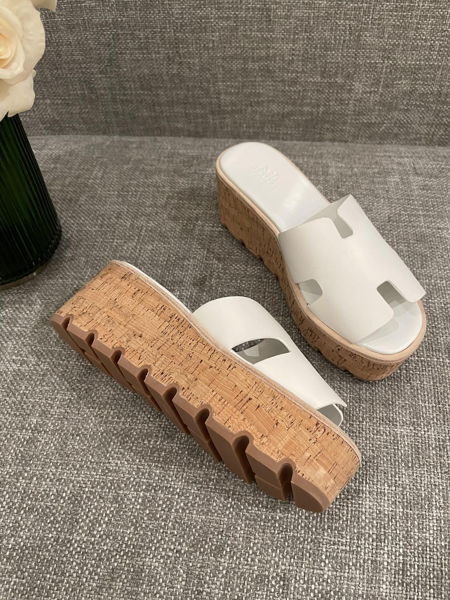 H**mes slippers