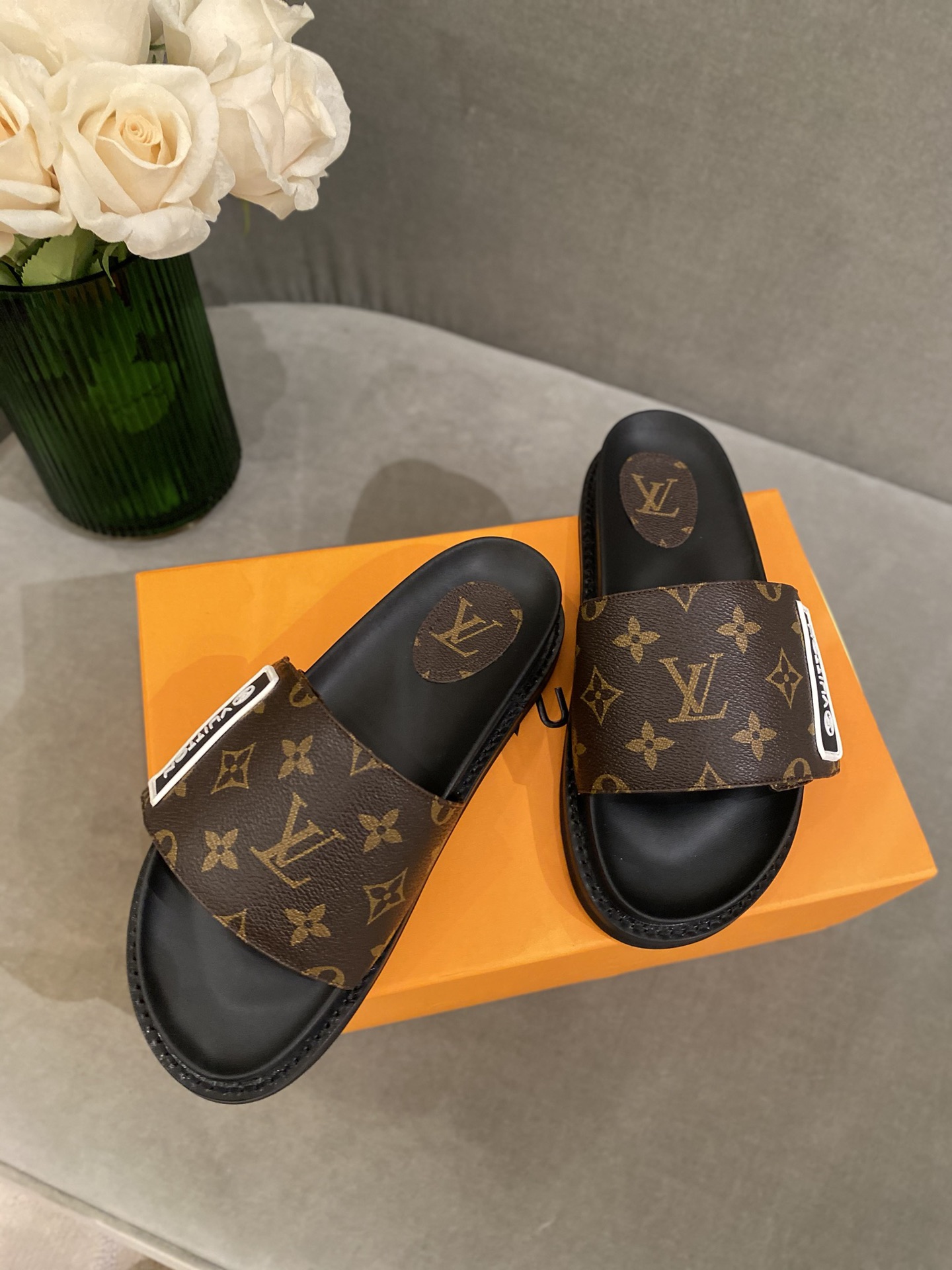 l0*is V*t0n sandals