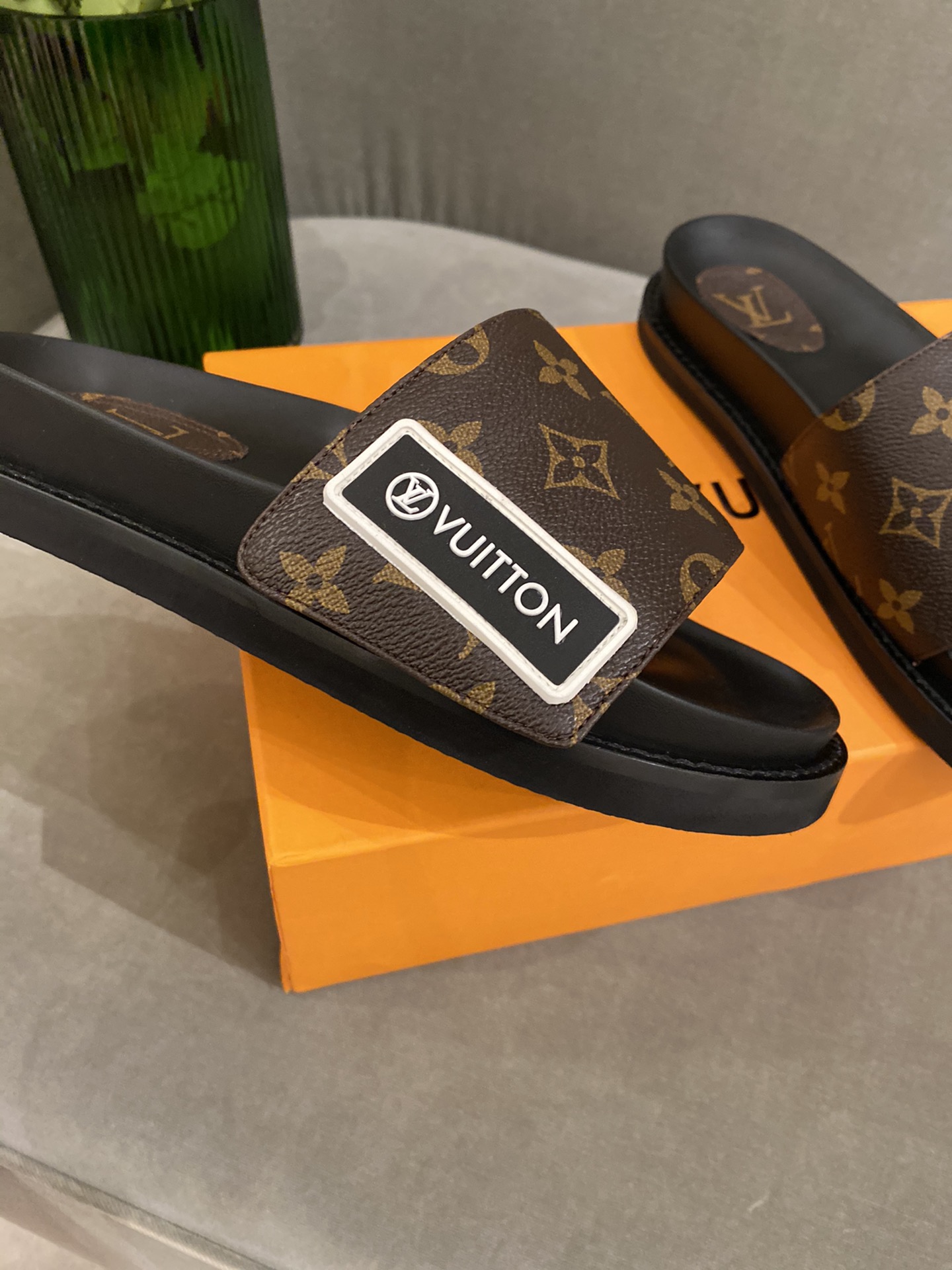 l0*is V*t0n sandals