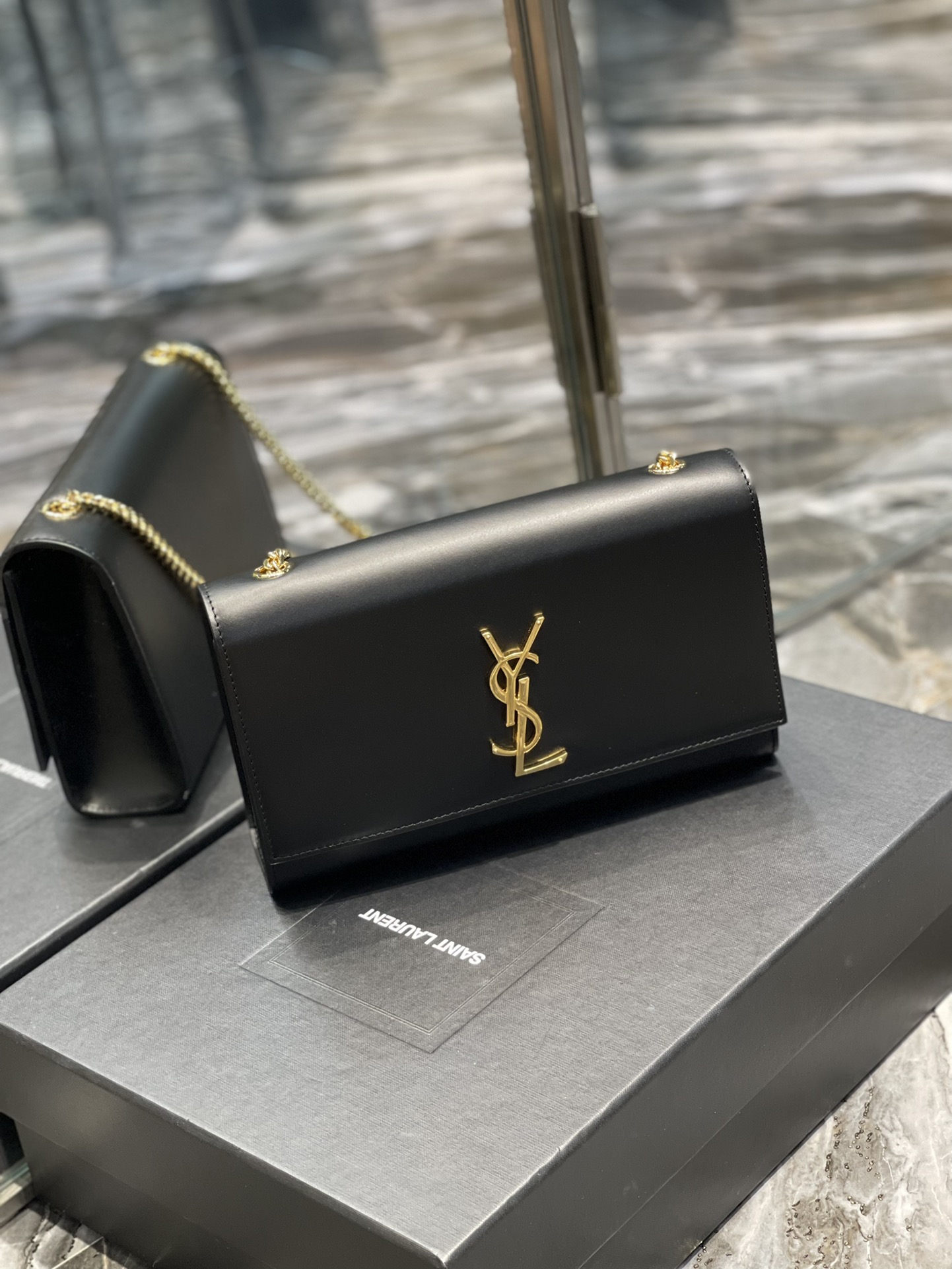 Y*L kate medium in smooth leather-24*14.5*5.5cm