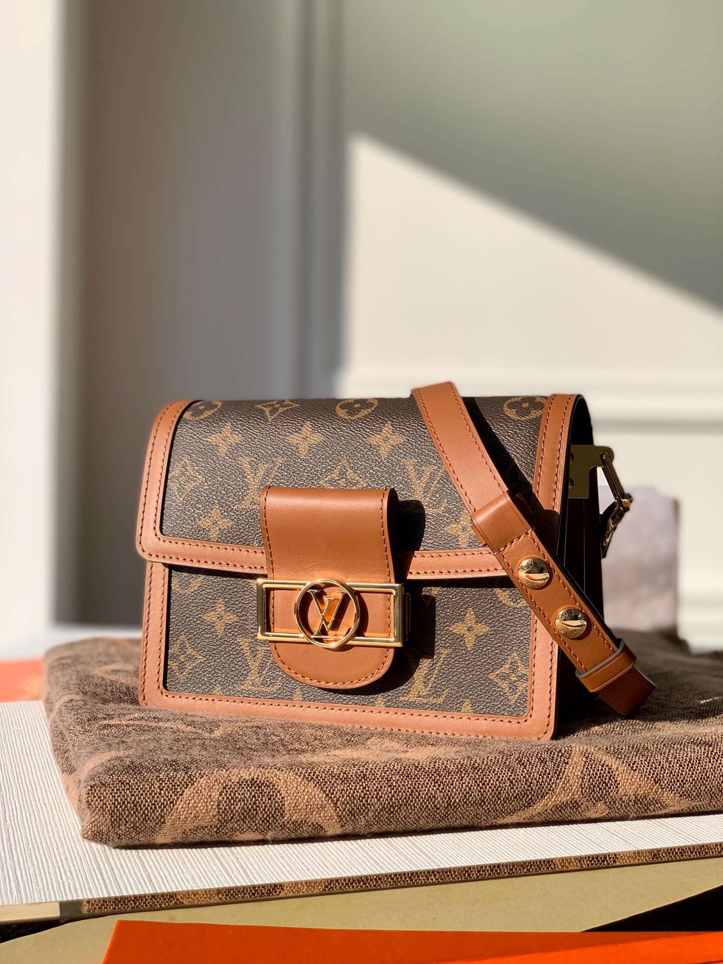 l0*is V*t0n mini dauphine bag-20*15*9cm