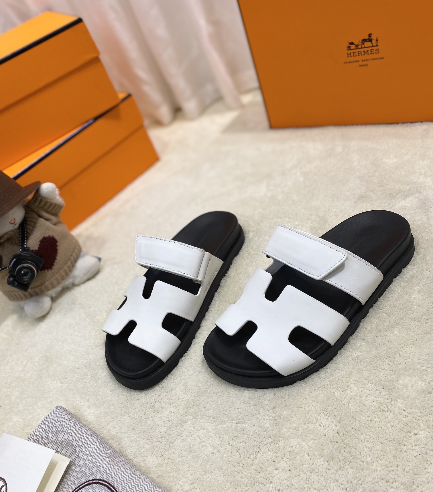 H**mes sandals