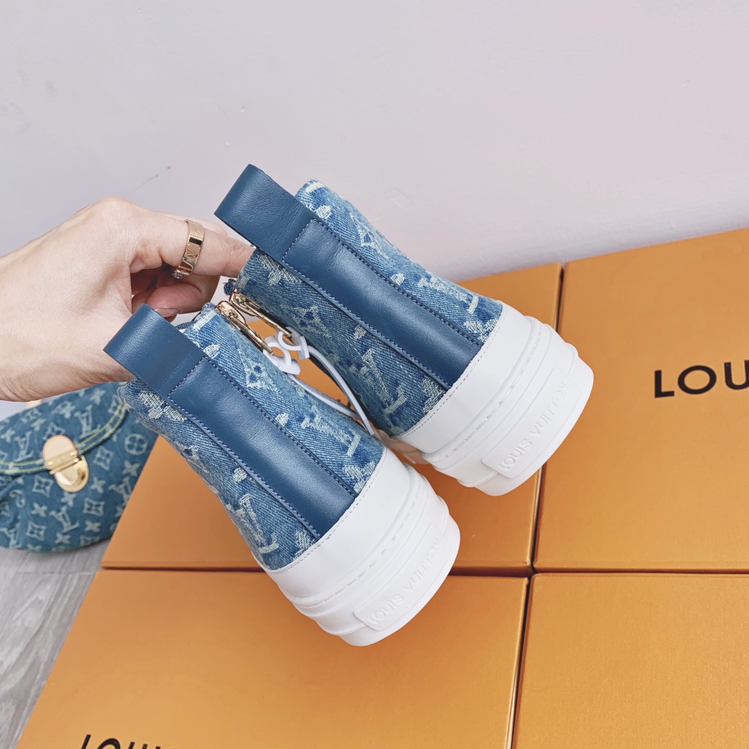 l0*is V*t0n sneakers
