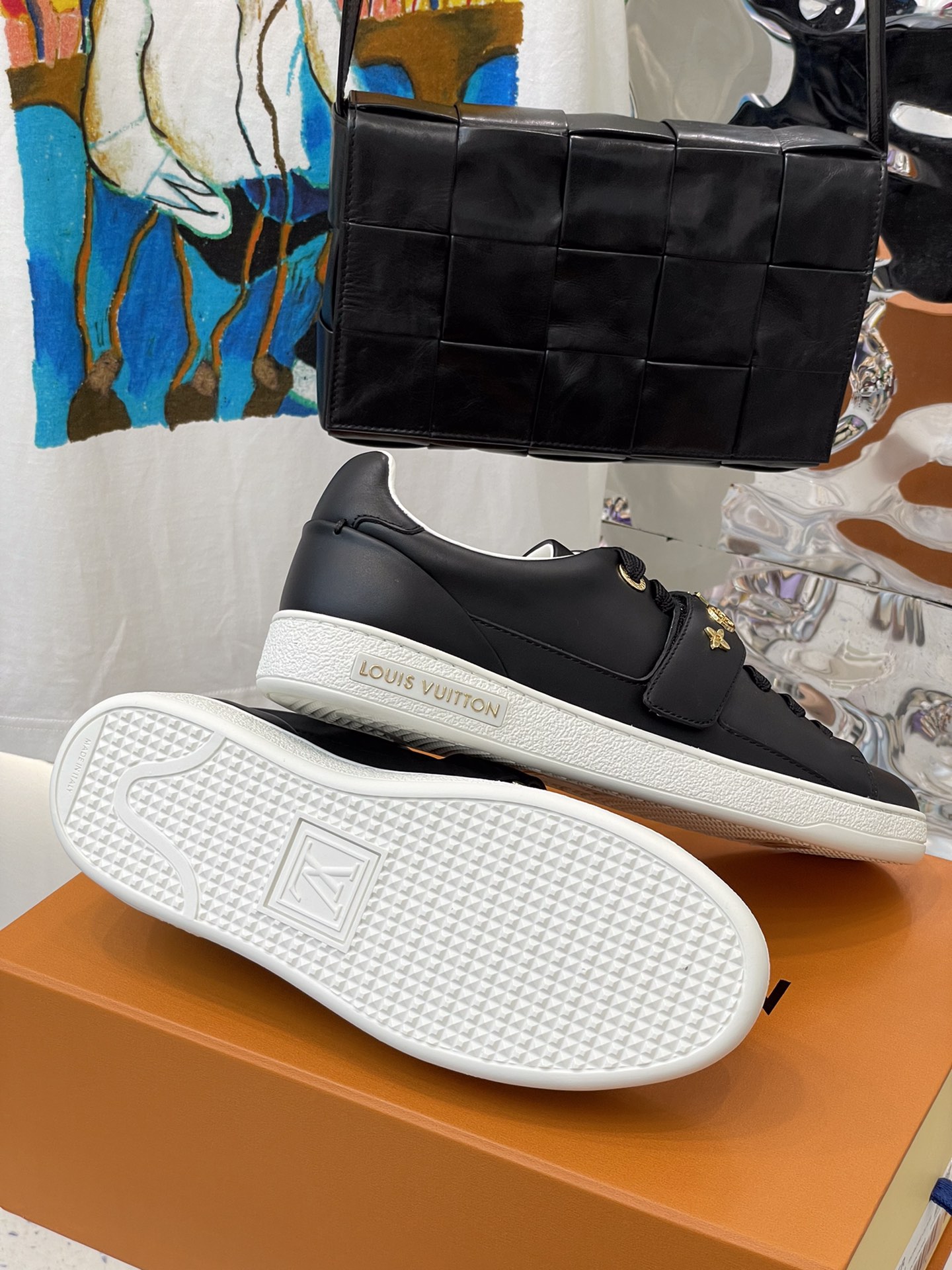 l0*is V*t0n sneakers