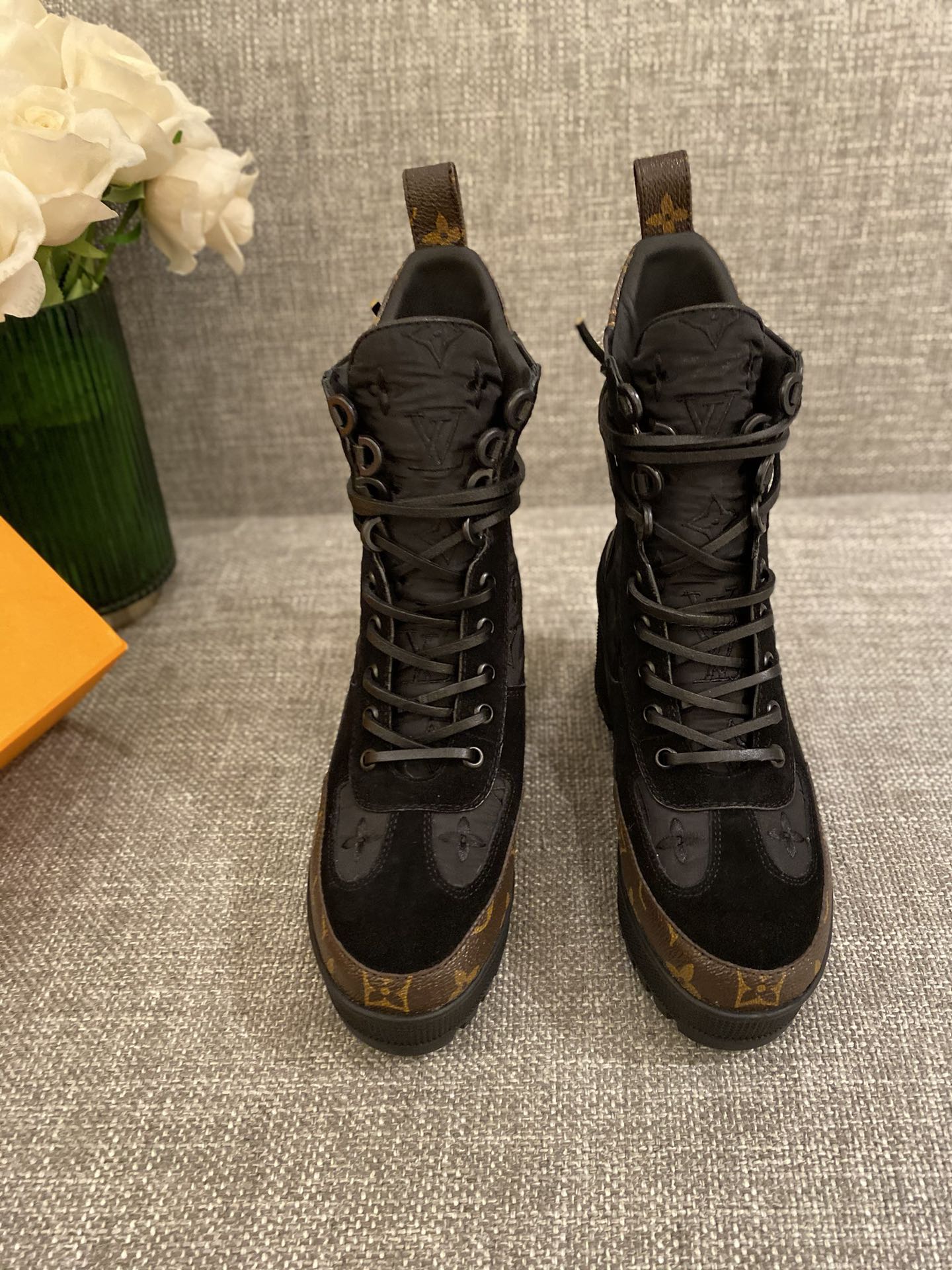 l0*is V*t0n boots
