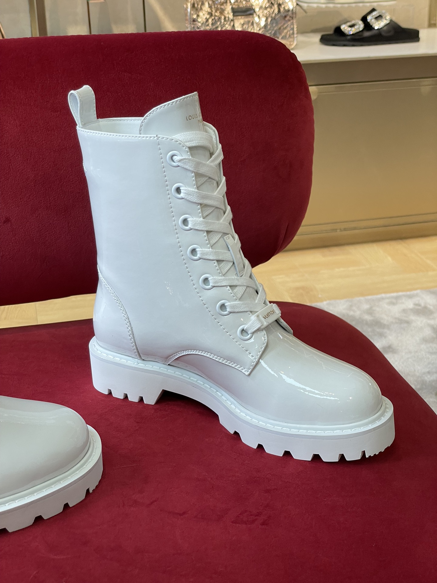 l0*is V*t0n boots